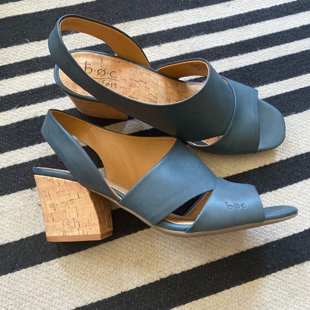 Born B.O.C. Navy Leather Cork Sandal 10